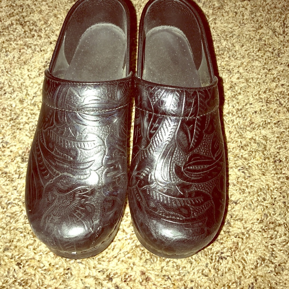 Dansko nurse type shoes!!!