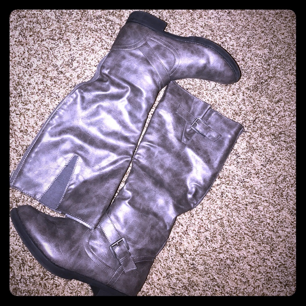 Grey boots