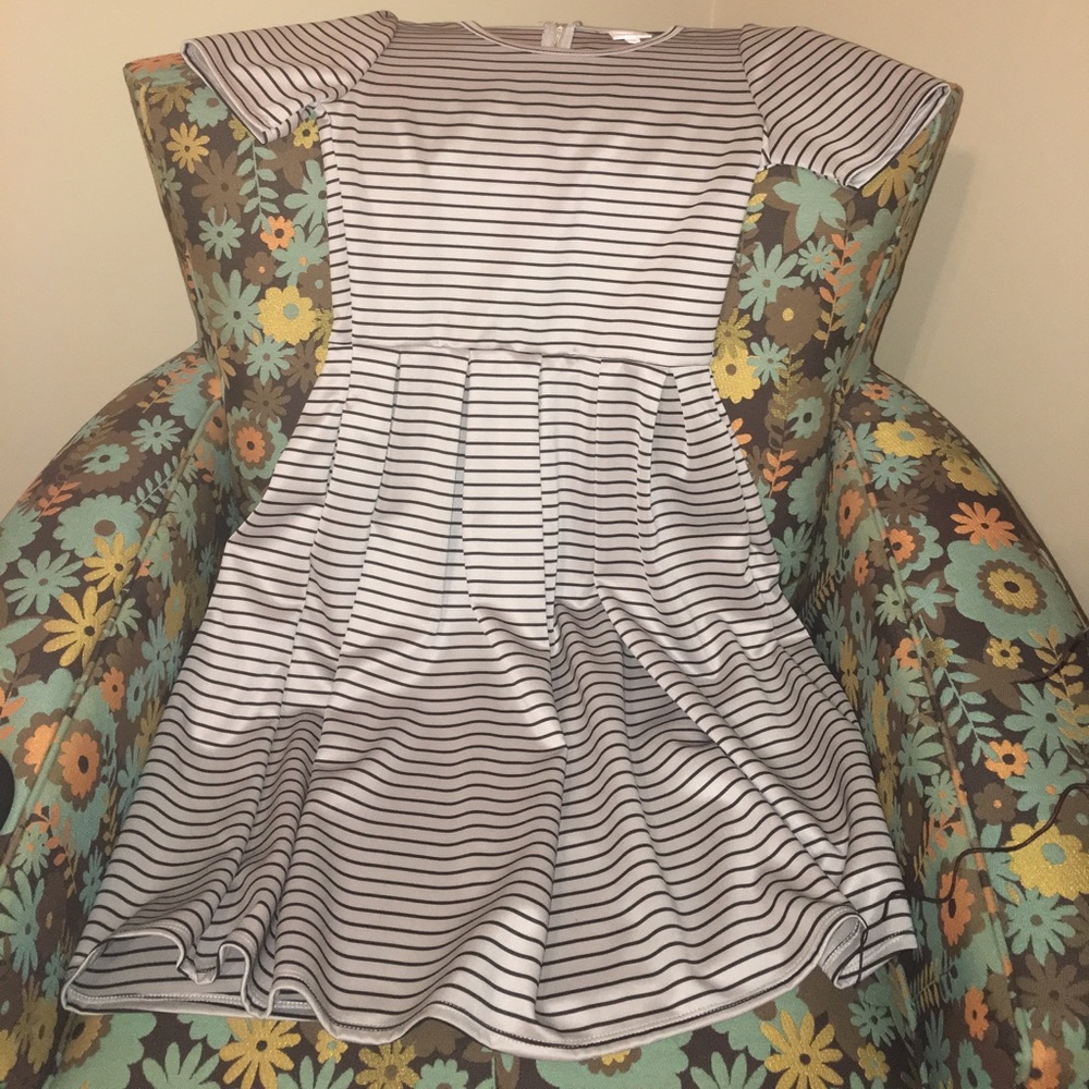 NWOT Lularoe Amelia! Size Medium.