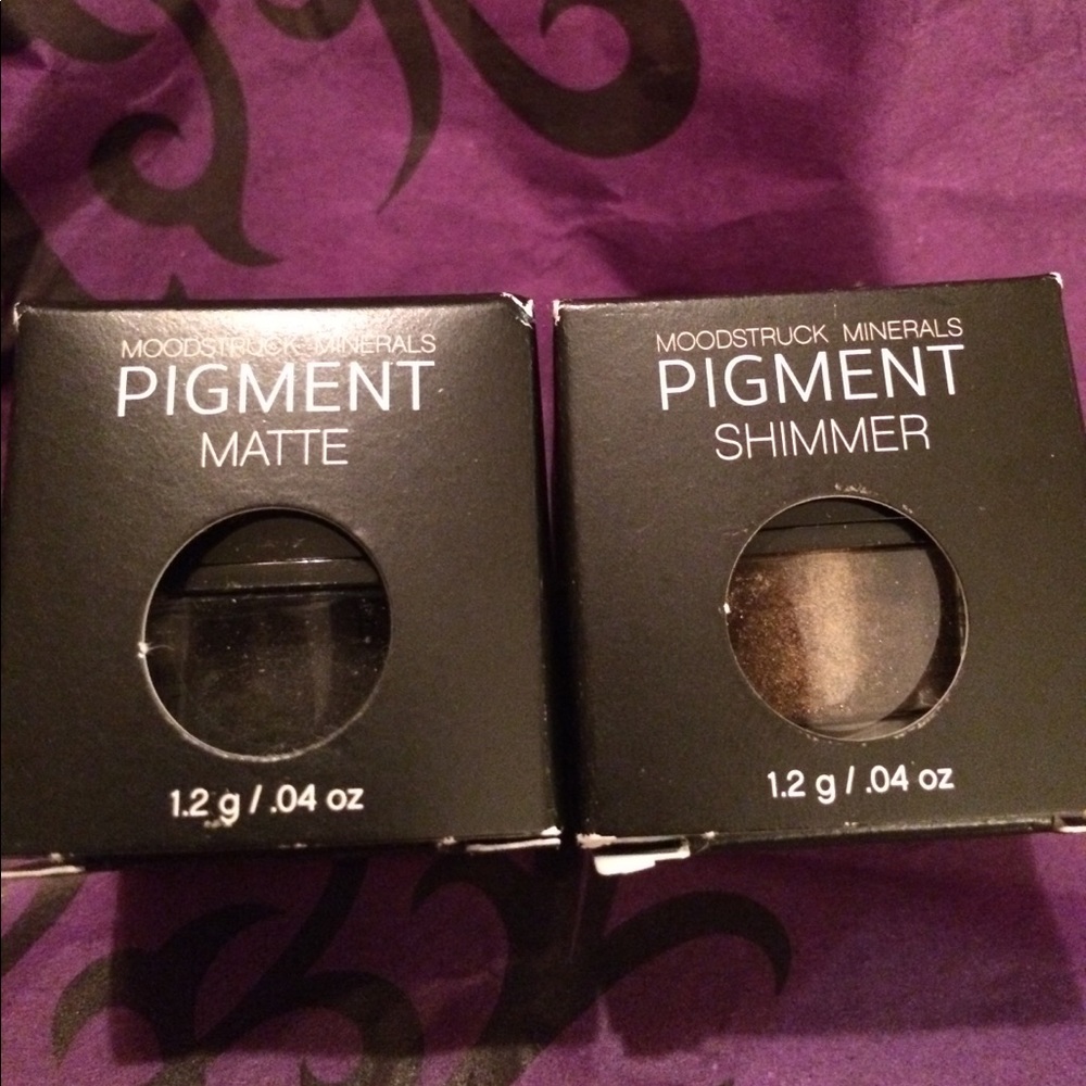 Younique eyeshadows (BNIB)