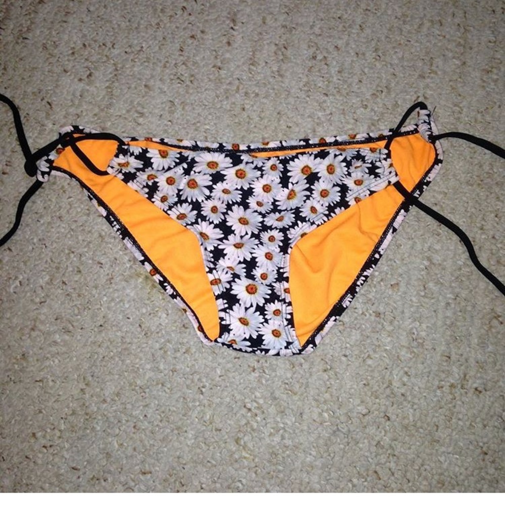 Never worn before bathing suit bottoms SIZE M