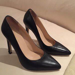 Pointed toe pumps
