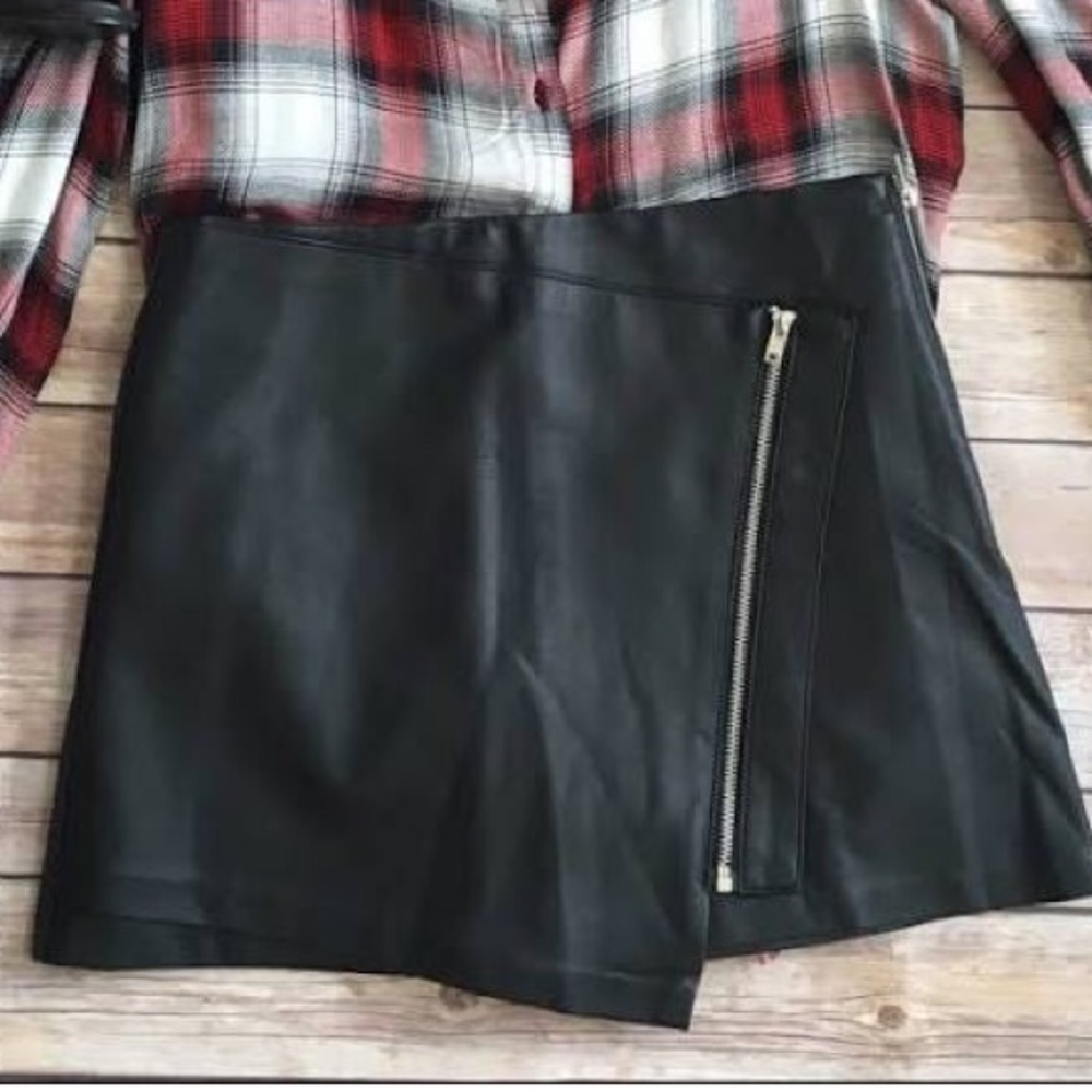 Faux leather mini skirt