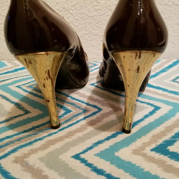 Brown 'Guess ' and Gold heels - Picture 4 of 5