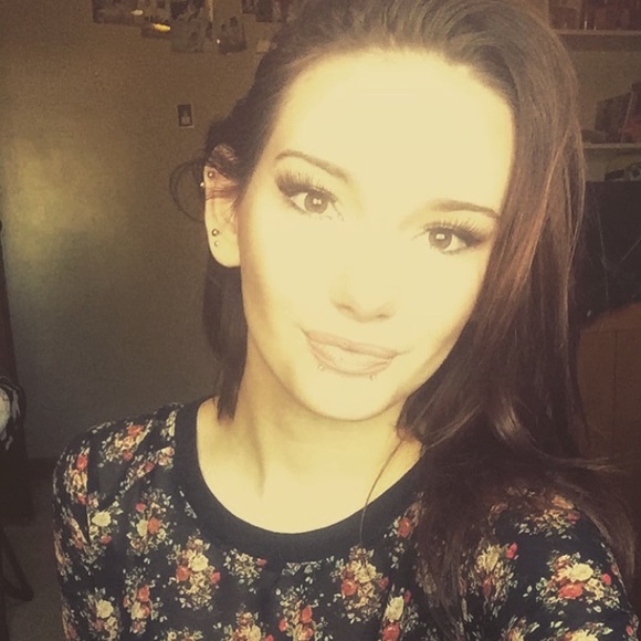 Meet your Posher, Alexis - Picture 1 of 1
