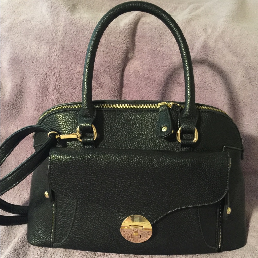 Wilsons Lthr Black Rivet purse w/zip off clutch