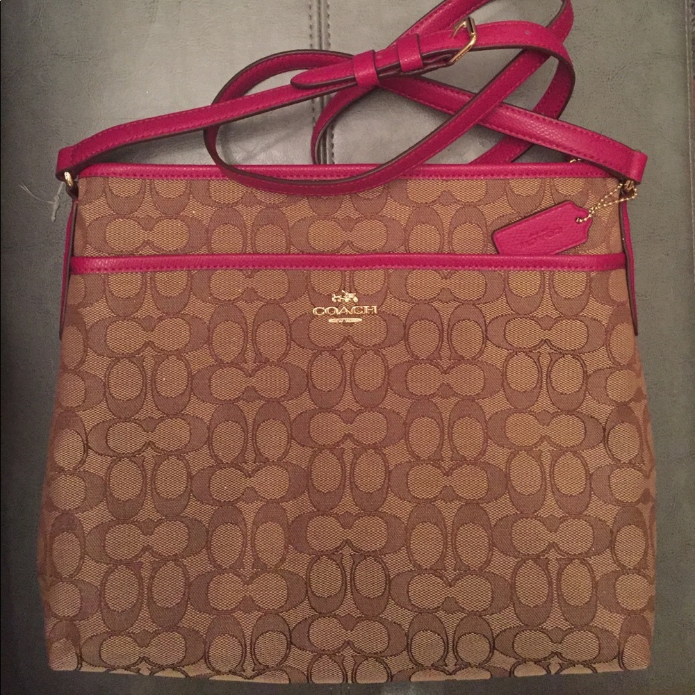 COACH Signature Crosy Body -new- Fuschia