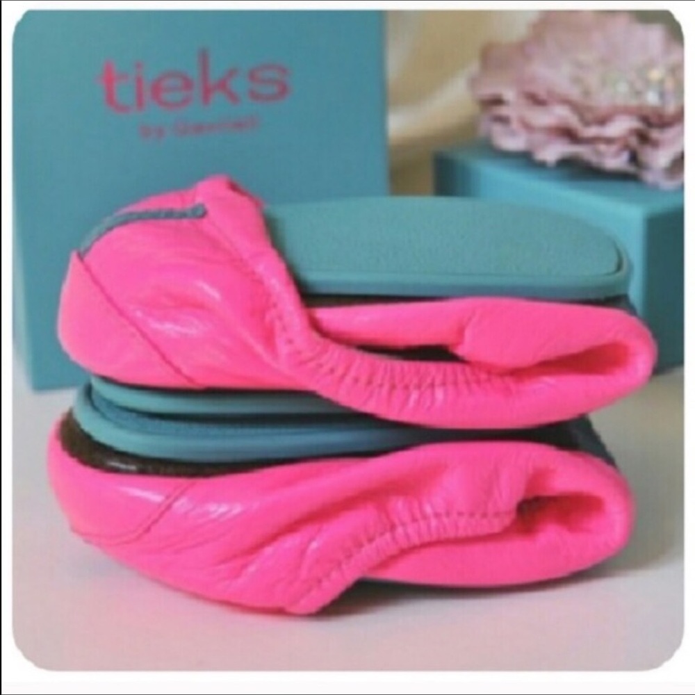ISO of these Tieks in a 7 or 8