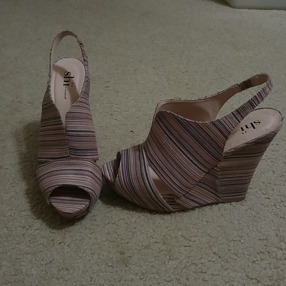 shi striped heels!