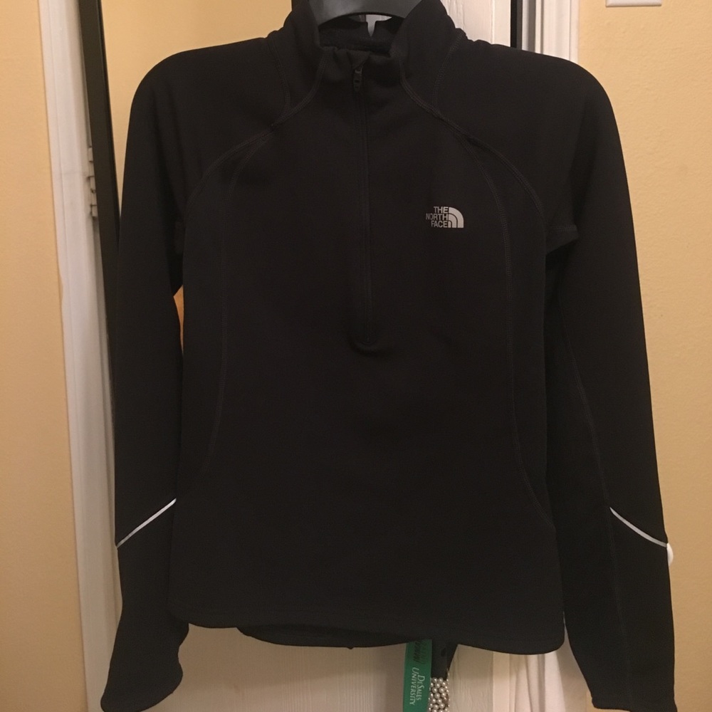 WMNS North Face pull over sweater