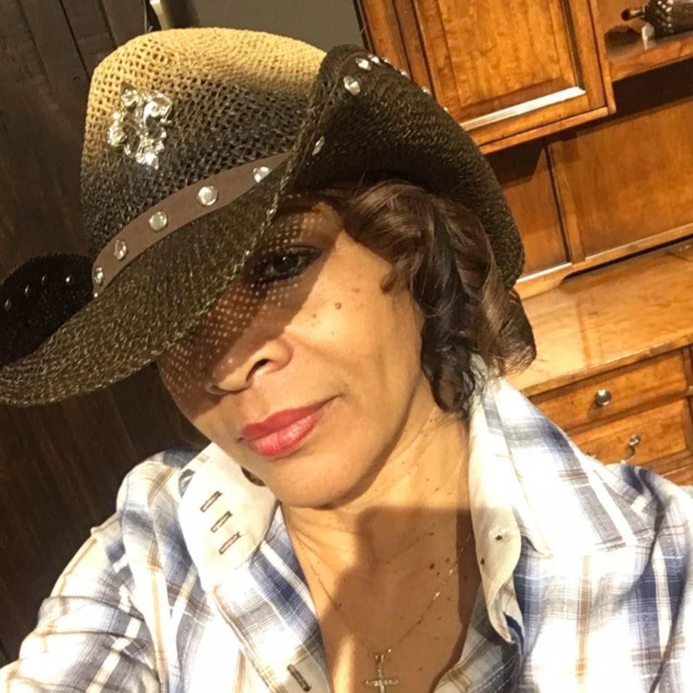 Meet your Posher, Pamela