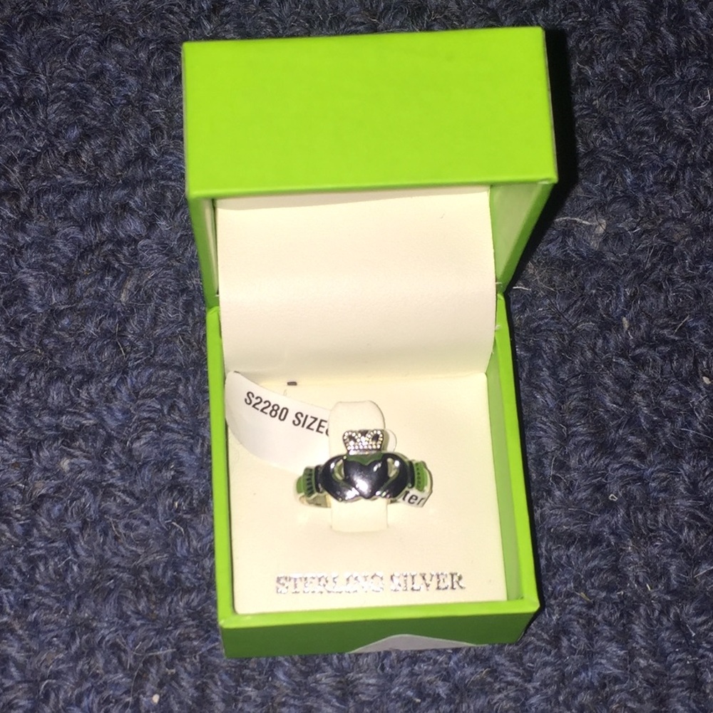 Irish Claddaugh Ring - NEW! - size 8