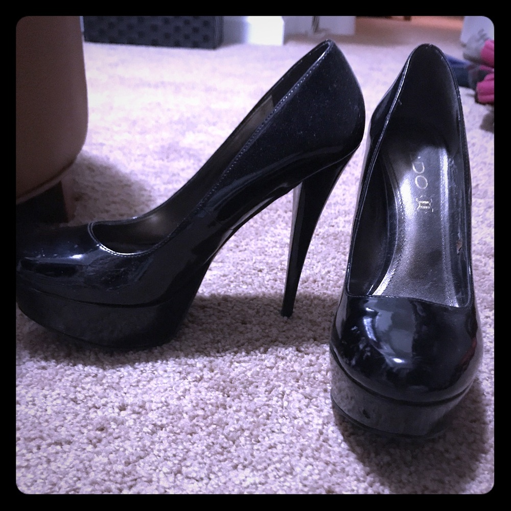 FINAL SALE!! Black patent leather Aldo pumps!