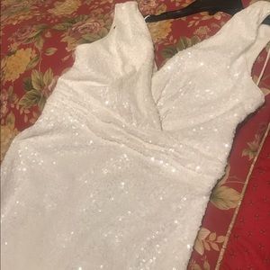 NWT Badgley Mischka Sleeveless VNeck Sequin Gown