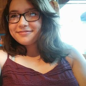 Meet your Posher, Lyvia