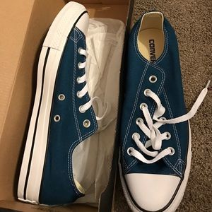 Brand New Converse Women's size 10