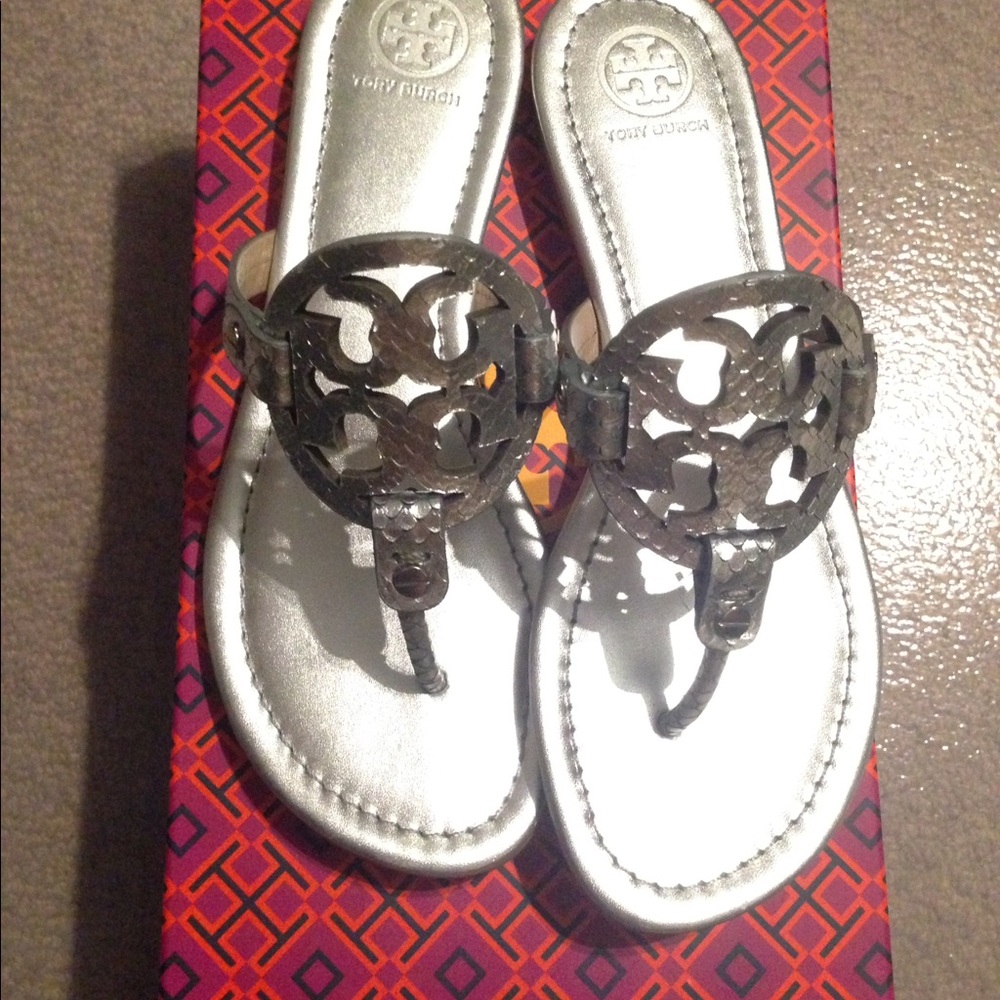 Tory Burch metallic silver Miller size 7.5