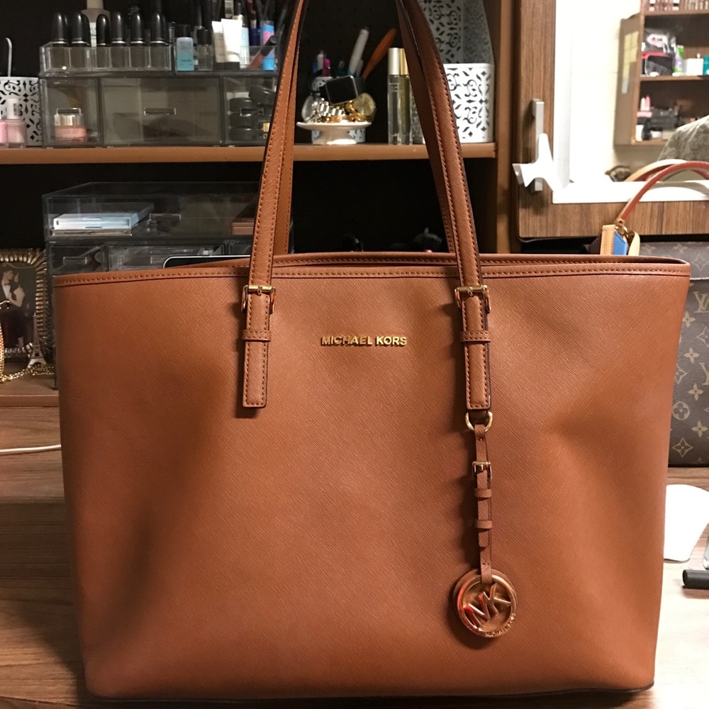 Michael Kors Jet Set Tote NO CHECKS!!!!!!