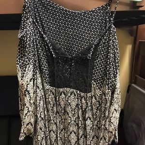 XL black and white flowy shirt