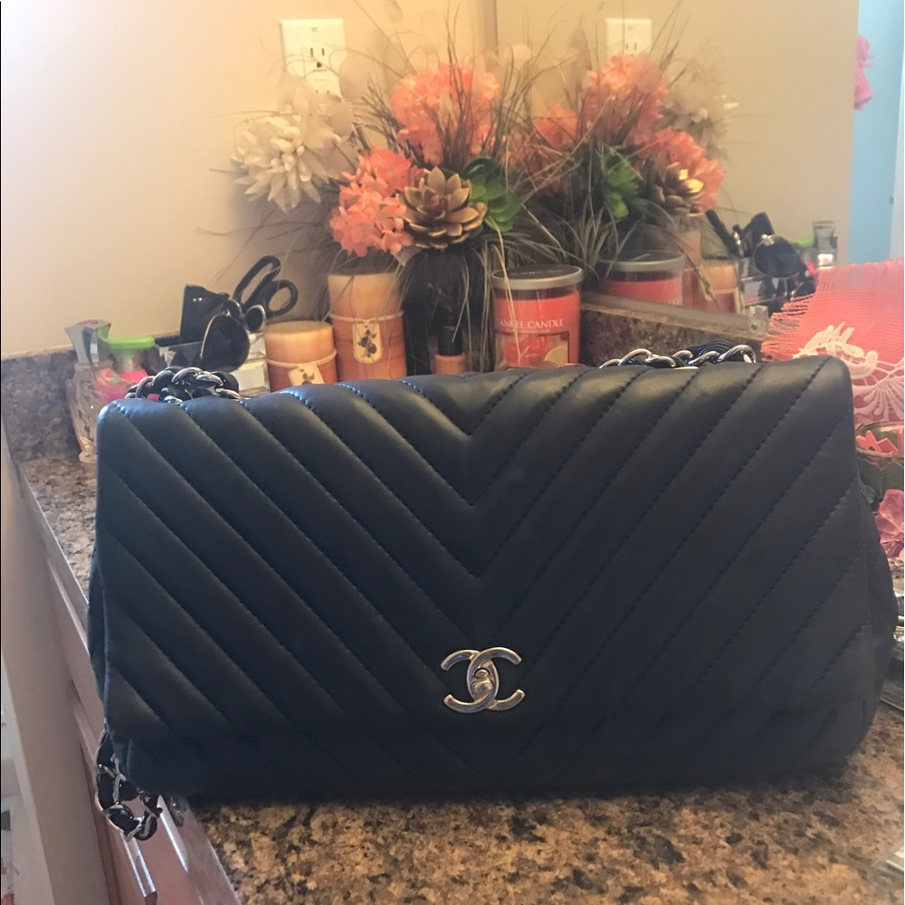 Chanel - Picture 3 of 4