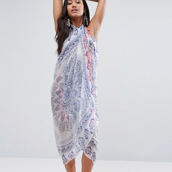 Beach cover up - Picture 2 of 5