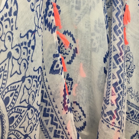 Beach cover up - Picture 4 of 5