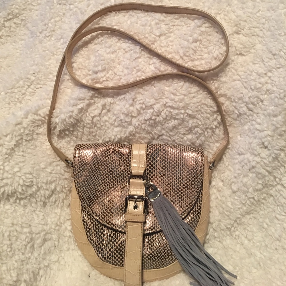 Cross body Henri Bendel bag