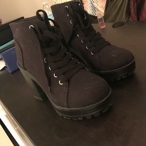 Black H&M boots, perfect wear for fall and winter
