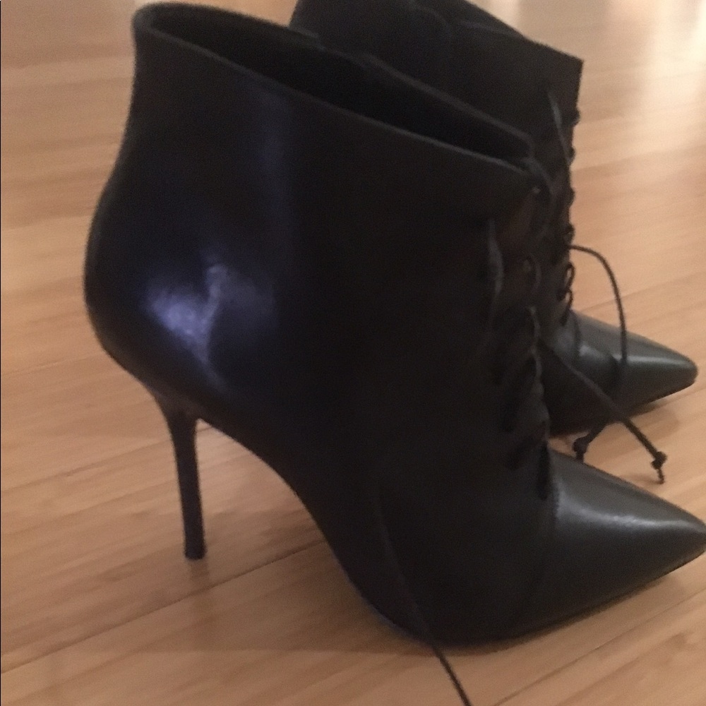 Steve Madden Black high heel booties