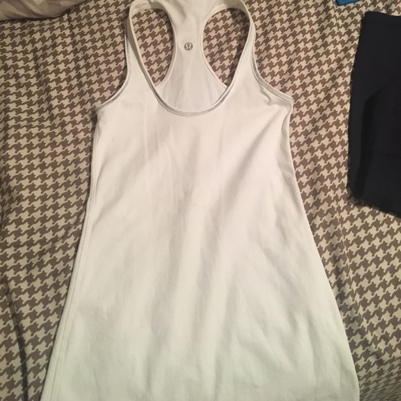 Lululemon tops (one) - Picture 4 of 8