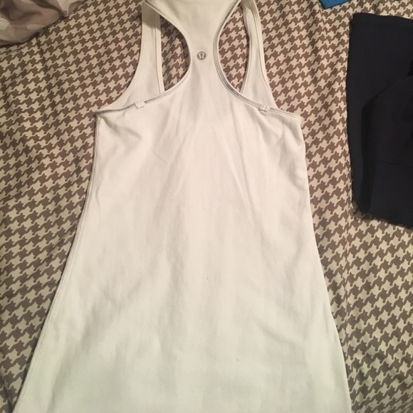 Lululemon tops (one) - Picture 5 of 8