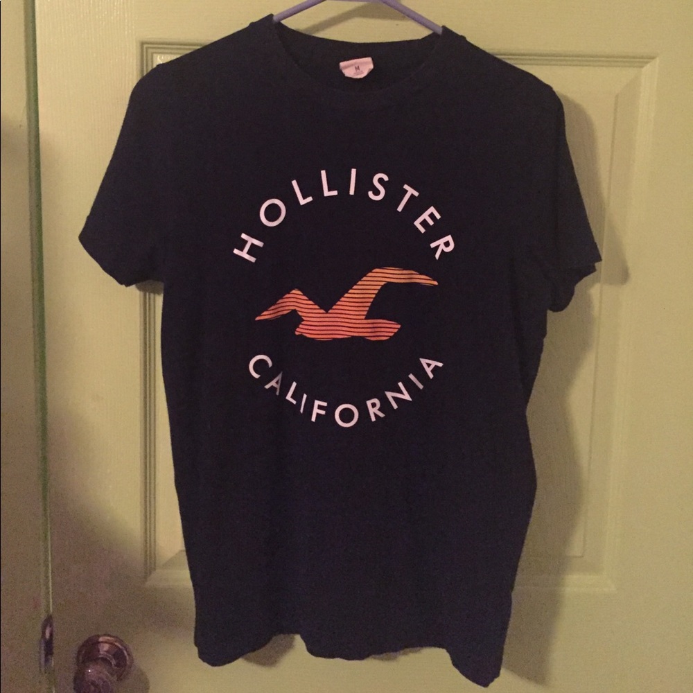 Hollister graphic tee