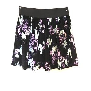 Unworn velvet flowy skirt perfect for spring