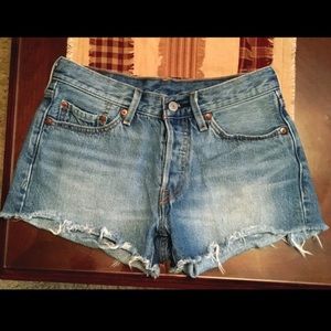 High wasted Levi shorts