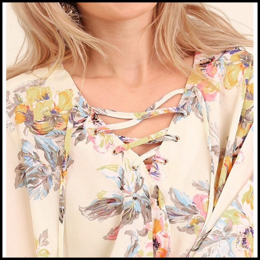 Blooming Bell Sleeves Top - Picture 2 of 5