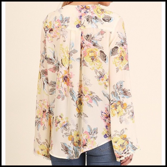 Blooming Bell Sleeves Top - Picture 3 of 5