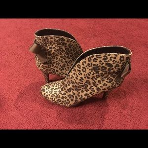 Leopard print Impo booties NWOB size 8