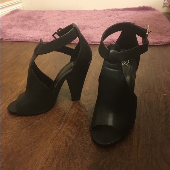 Black Heels - Picture 1 of 1