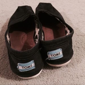 Classic Black Toms