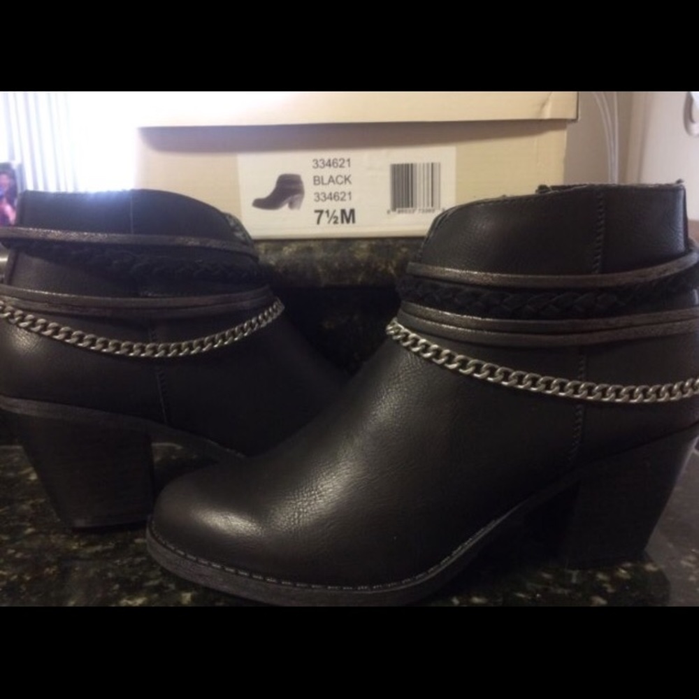 New Black Women's Ankle Boot Size 7.5