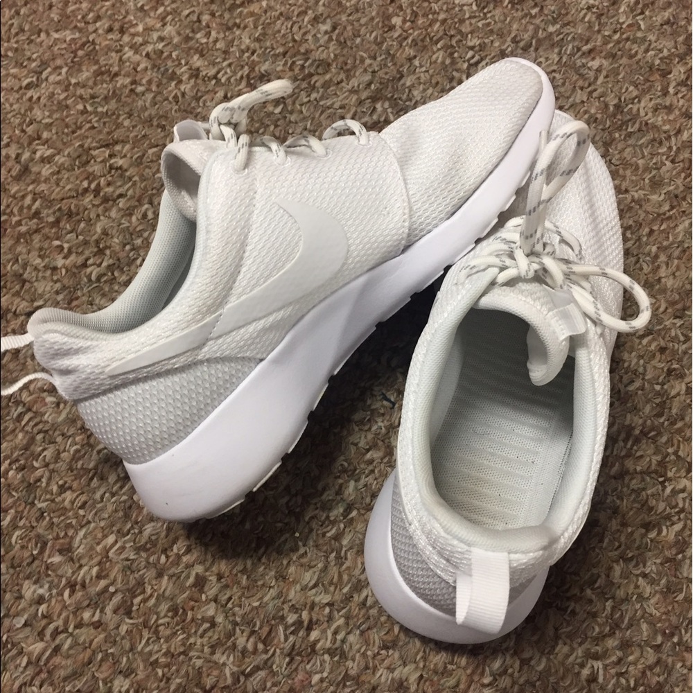 Women's White Nike Roshes
