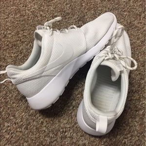 Women's White Nike Roshes