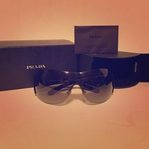 Prada Sunglasses (Style SPR22M) ❤️