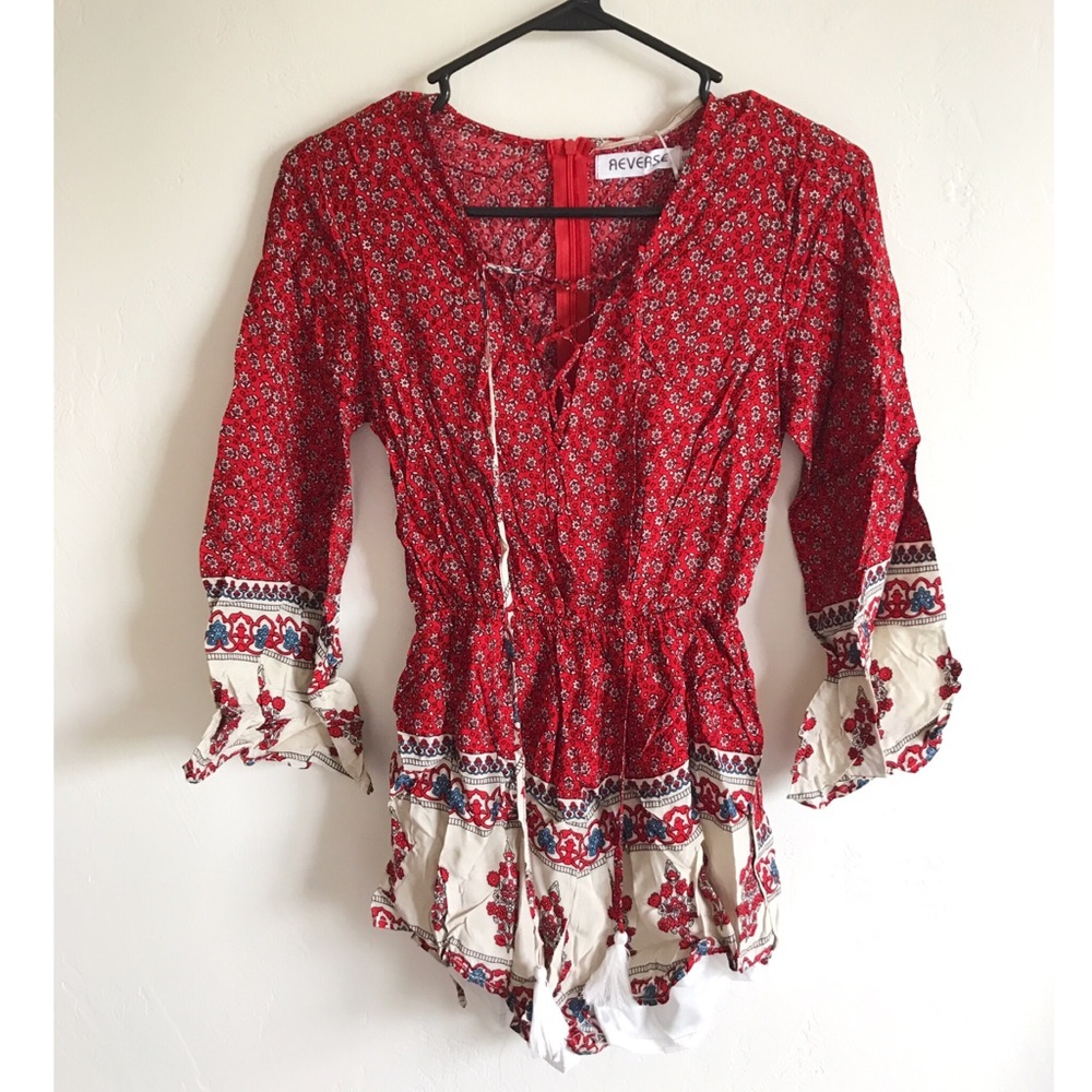 NWT Reverse Lace Up Printed Romper - Picture 2 of 2