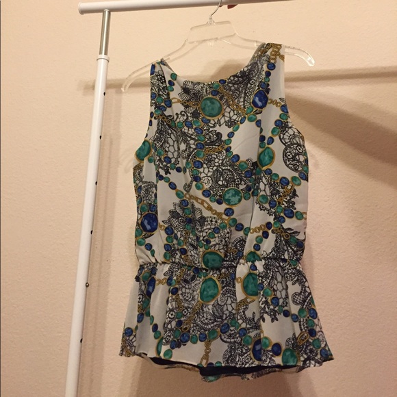 GORGEOUS BLOUSE NEVER WORN!! - Picture 2 of 2