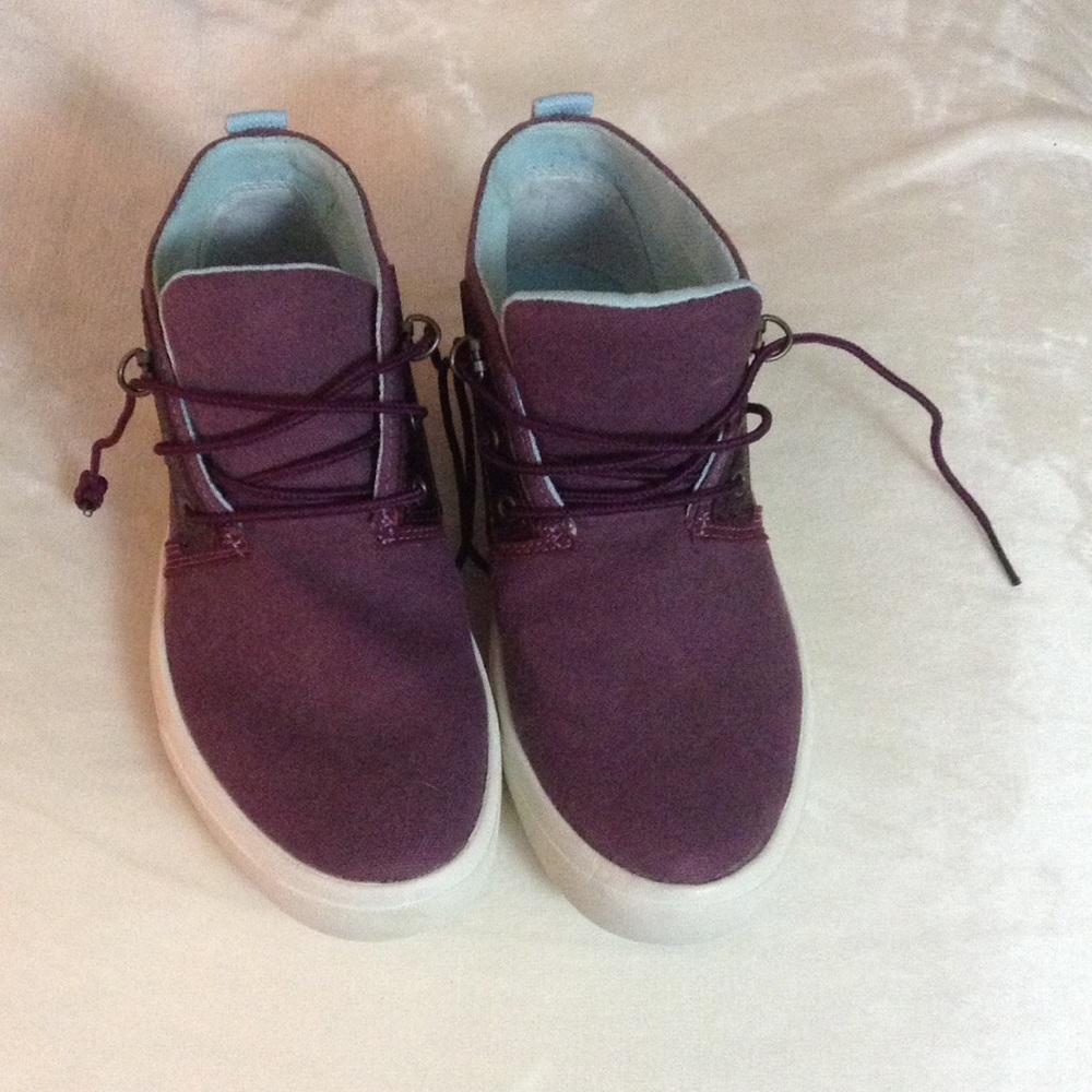 Timberland Women's Burgundy Canvas Chukka Shoes