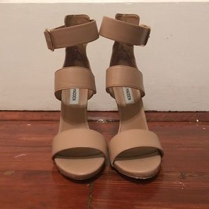 Beautiful tan Steve Madden heels