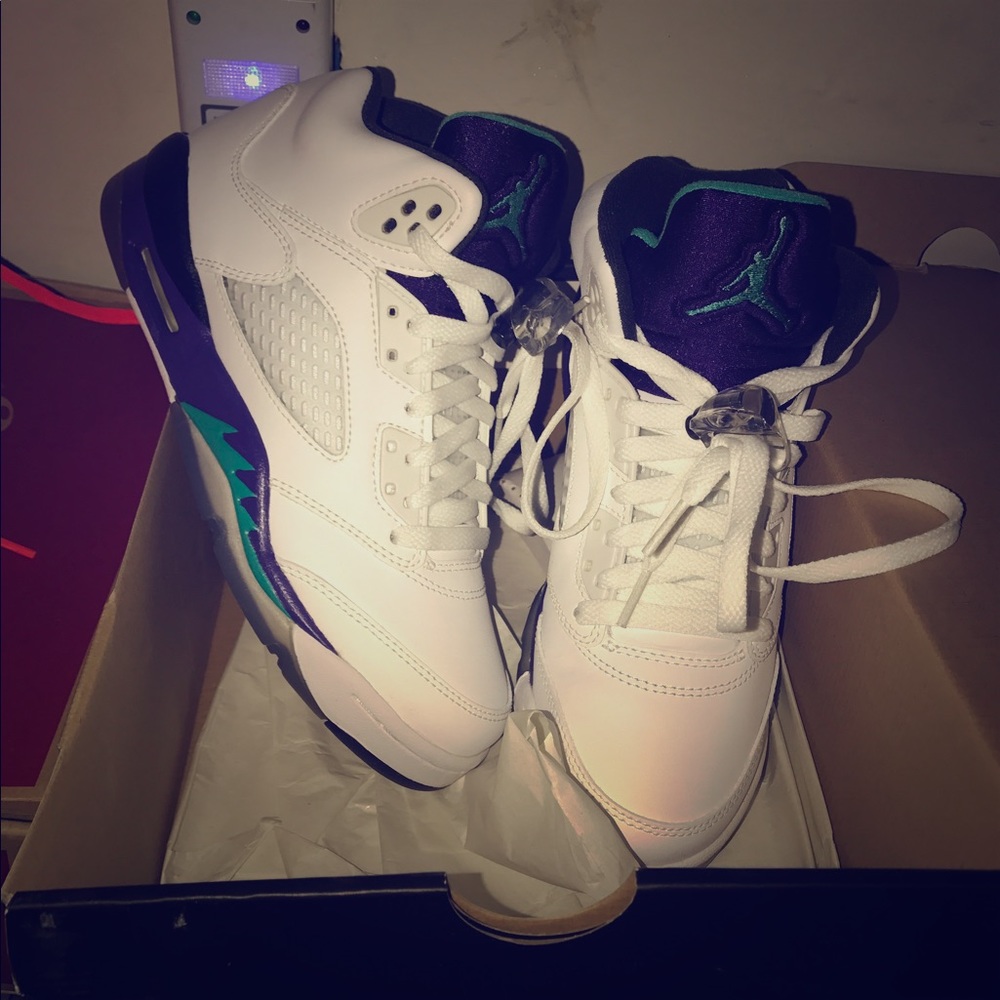 Air Jordan 5. "Grapes "