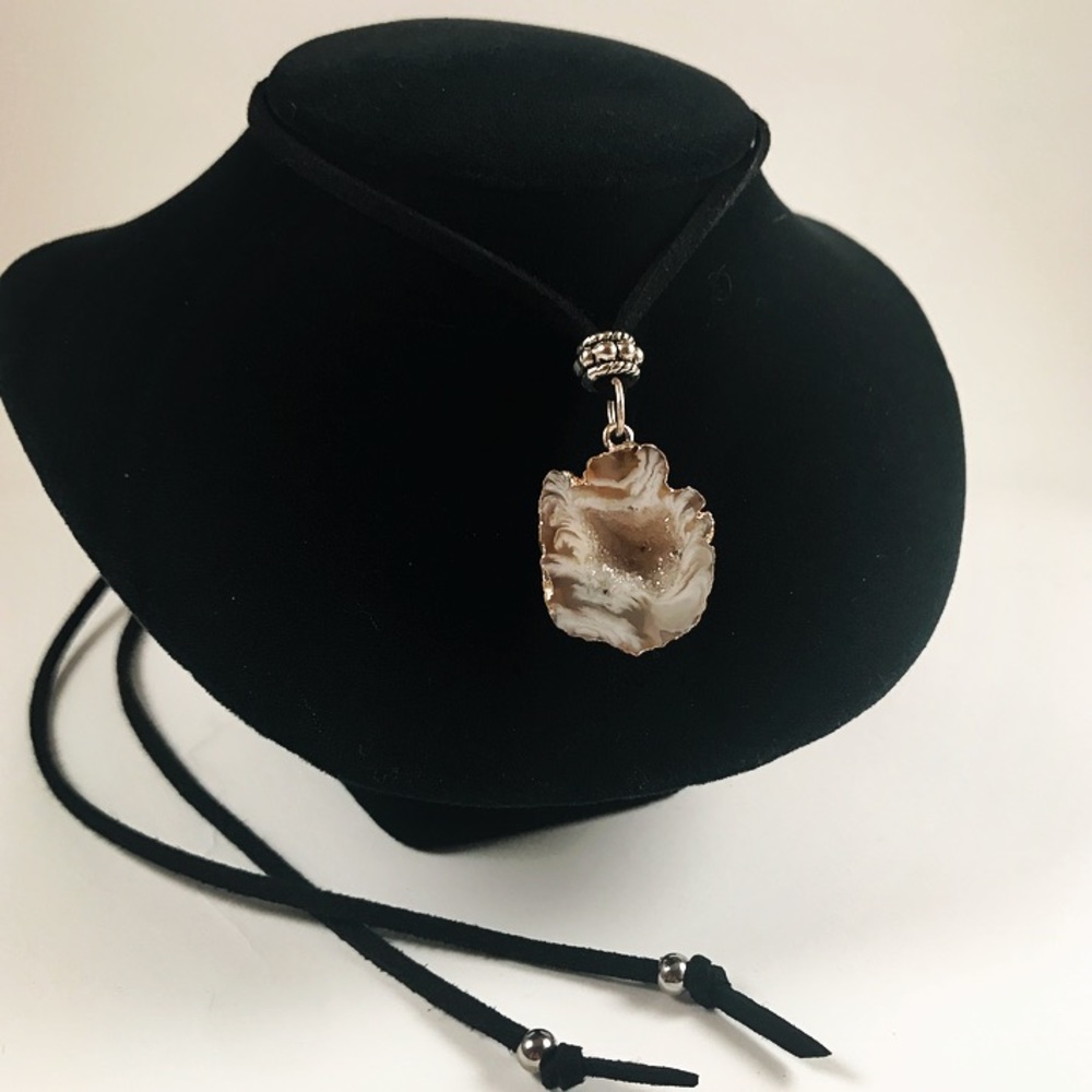 SALE !!druzy agate geode gemstone leather necklace - Picture 2 of 8