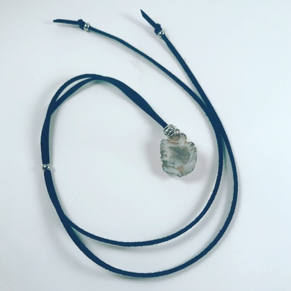 SALE !!druzy agate geode gemstone leather necklace - Picture 3 of 8